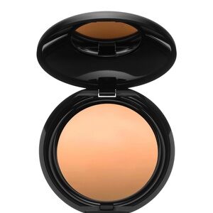 PAT MCGRATH LABS
Skin Fetish: Sublime Perfection Blurring Under
Eye Powder